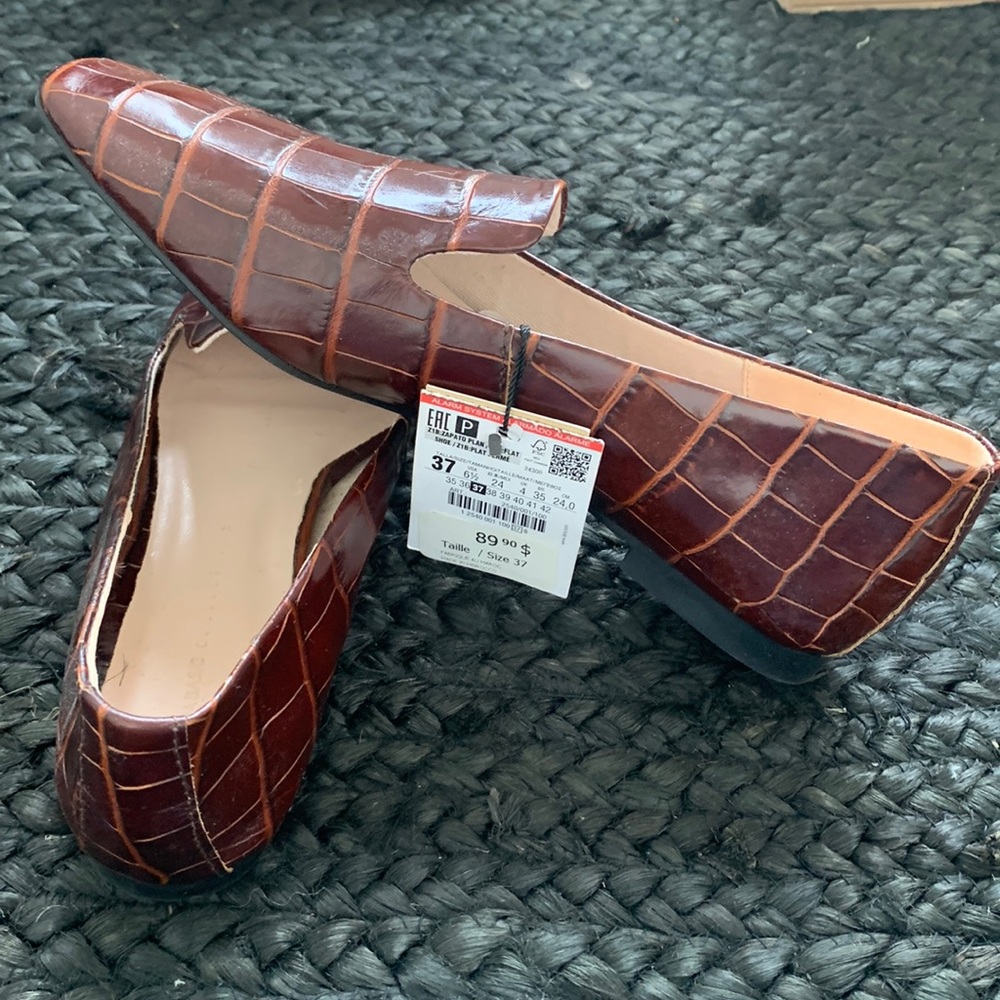 NEW Zara basic burgundy alligator print GENUINE LEATHER slip on loafers. Size 37